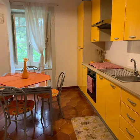 Casa Del Glicine Apartment