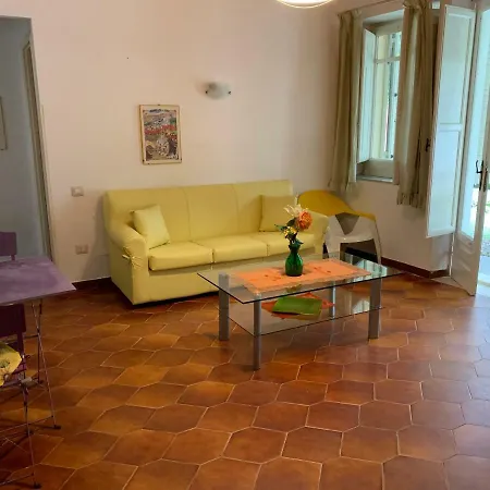 Casa Del Glicine 公寓 *